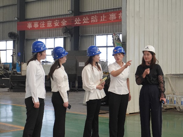 深入廠區(qū)學(xué)習(xí)，提高自身專業(yè)知識。_河南雙志