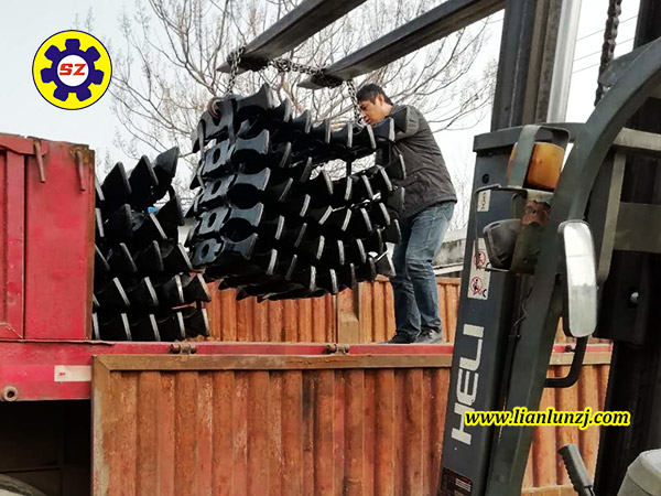 雙志機械：134S刮板與刮板機齒規(guī)裝車走貨！