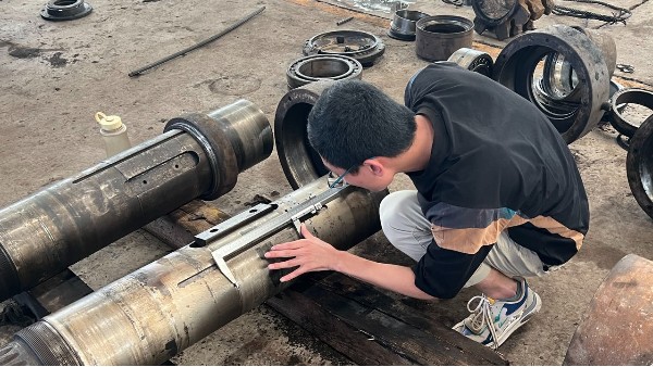 礦上測繪鏈輪軸組配件維修做新，第一時間為客戶解決問題是我們的宗旨！_河南雙志