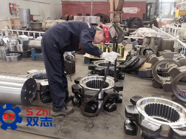 致敬每一位一線工人，堅守崗位，兢兢業(yè)業(yè)。_河南雙志